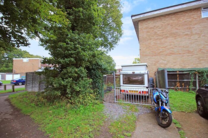2 Bedroom Maisonette For Sale In Tickleford Drive, Weston, SO19