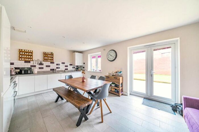 4 Bedroom Detached House For Sale In Teal Walk, Biddenham, MK40