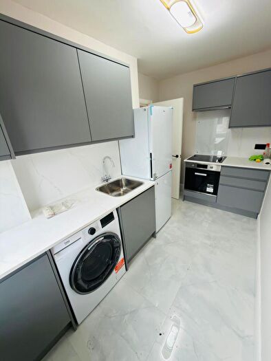 2 Bedroom Flat To Rent In Grantham Gardens, RM6
