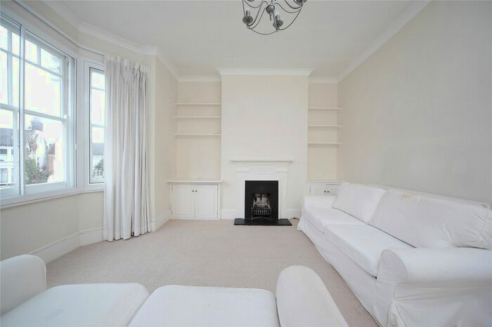2 Bedroom Flat To Rent In Gosberton Road, Balham, London, SW12