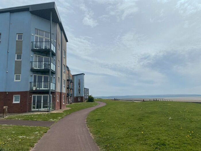 2 Bedroom Flat To Rent In Pentre Doc Y Gogledd, Llanelli, SA15