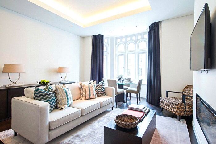 1 Bedroom Flat To Rent In Green Street, Mayfair, London, W1K