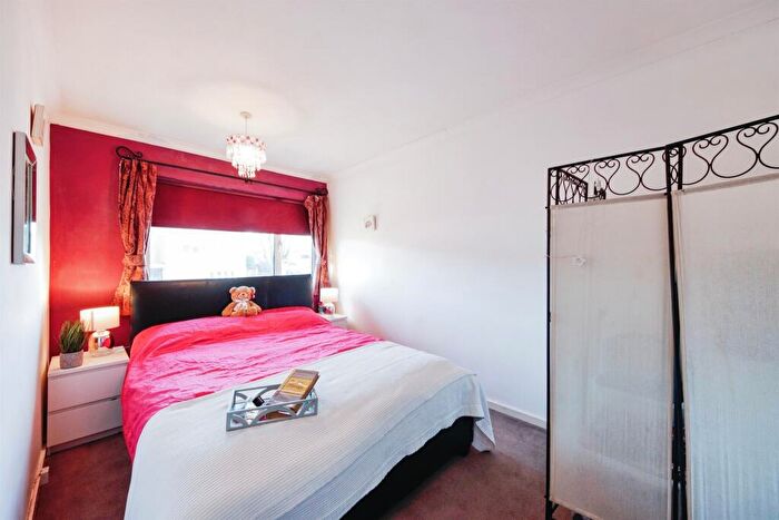 3 Bedroom Semi-Detached House For Sale In Wheeley Road, Solihull, B92