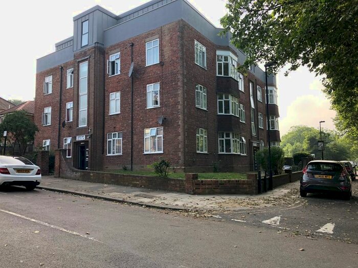 2 Bedroom Flat To Rent In Bounds Green Road, London, N11