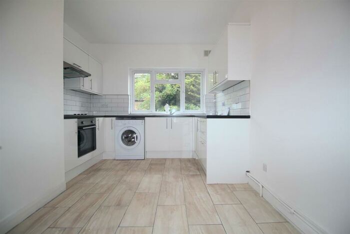 2 Bedroom Maisonette To Rent In Hertford Road, Enfield, EN3