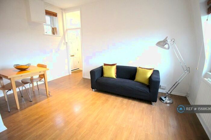 2 Bedroom Flat To Rent In Cambridge Court, London, E2