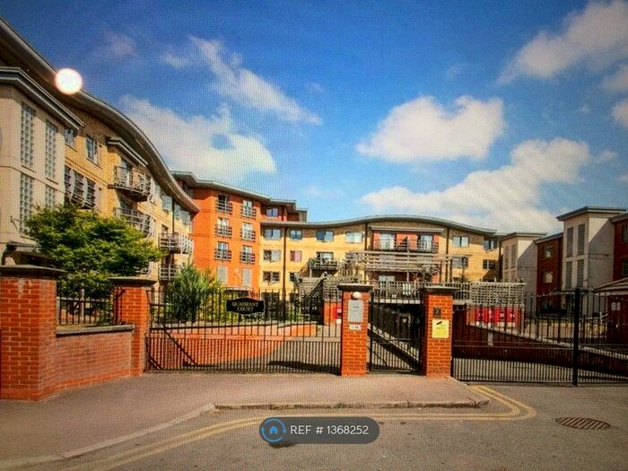 2 Bedroom Flat To Rent In Jubilee Square, Reading, RG1