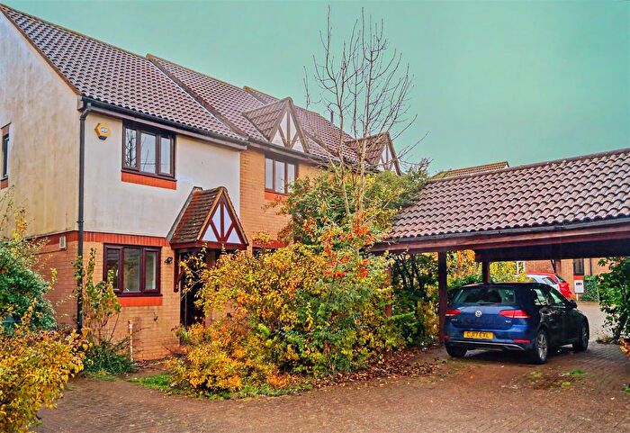2 Bedroom End Of Terrace House To Rent In Trentishoe Crescent, Furzton, Milton Keynes, MK4
