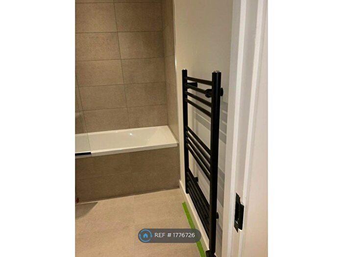 1 Bedroom Flat To Rent In Church Street East, Woking, GU21