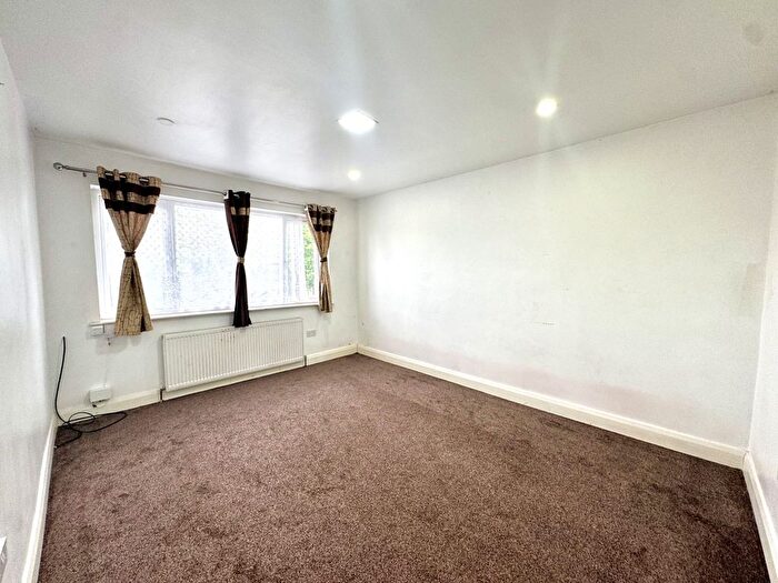 3 Bedroom Maisonette To Rent In Greenford Road, Greenford, UB6