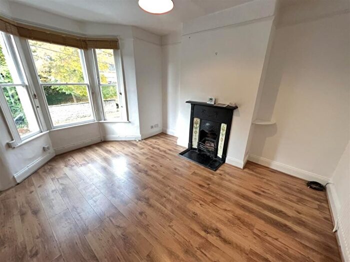 2 Bedroom Flat To Rent In Manor Villas, Bath, BA1
