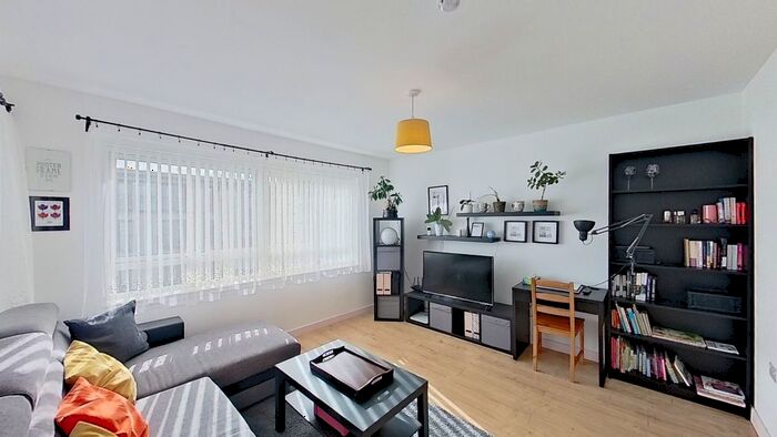 2 Bedroom Flat To Rent In Colonsay Close, Edinburgh, EH5