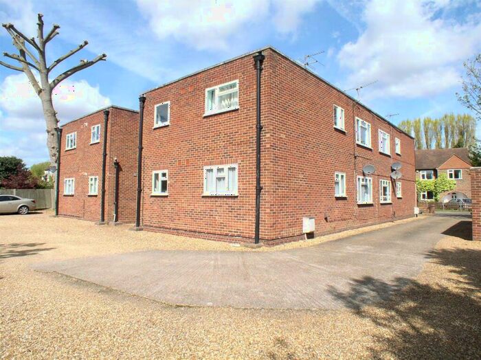 2 Bedroom Flat To Rent In Starrett Court, Beecot Lane, Walton On Thames, KT12