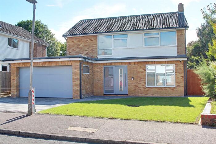 4 Bedroom Detached House For Sale In Wain Close, Potters Bar, EN6