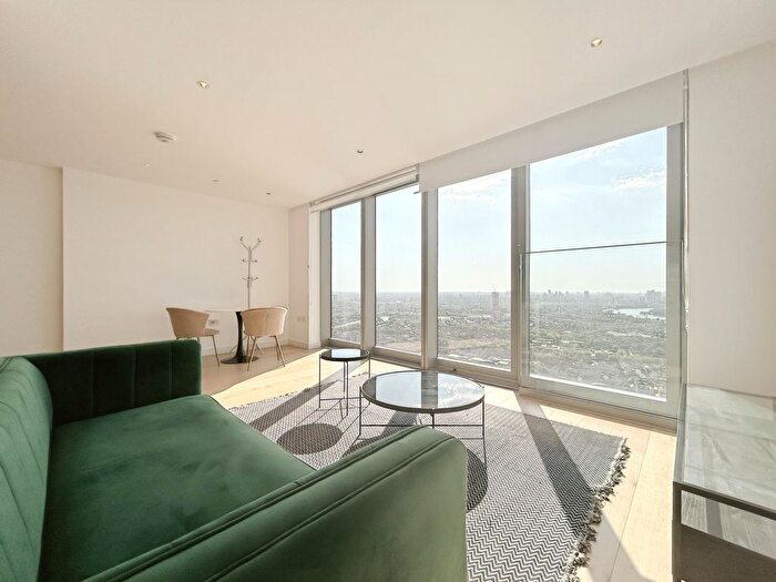 1 Bedroom Flat For Sale In Landmark Pinnacle, Marsh Wall, London, E14