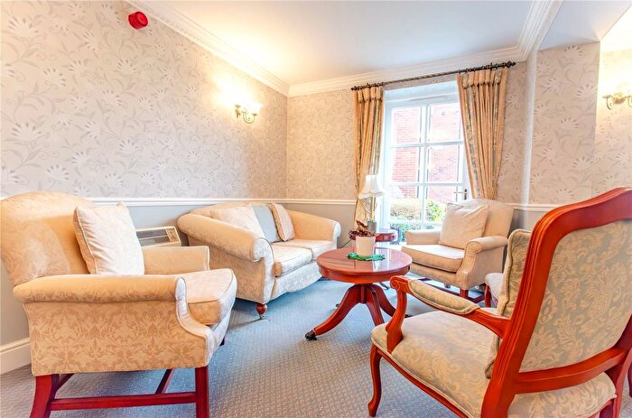 1 Bedroom Flat For Sale In Paynes Park, Hitchin, Hertfordshire, SG5