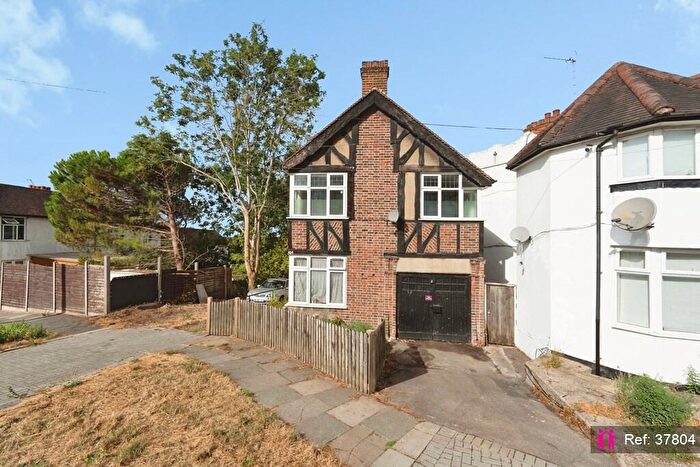 2 Bedroom Maisonette For Sale In Buck Lane, Kingsbury, NW9