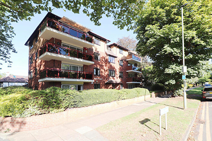 2 Bedroom Apartment To Rent In Park Road, Beckenham, BR3