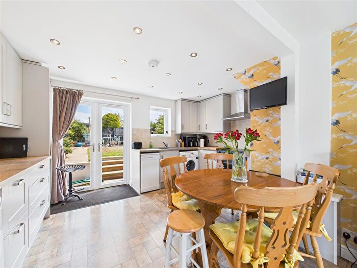 4 Bedroom End Of Terrace House For Sale In Beck Road, Everthorpe, HU15