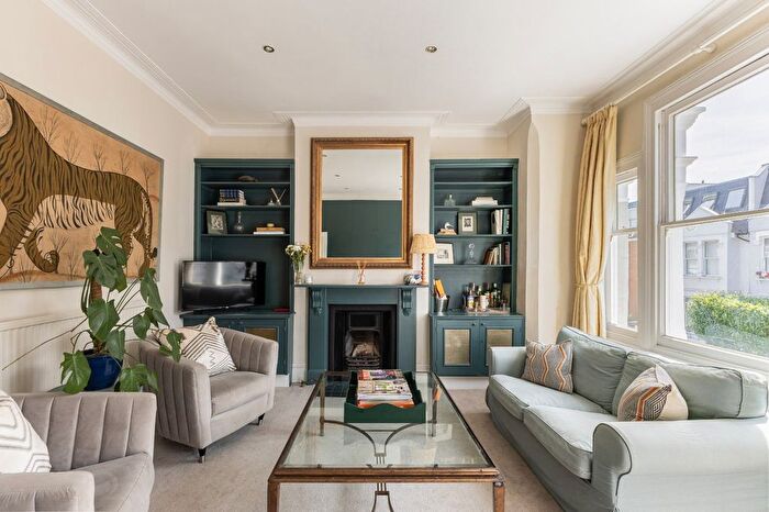 4 Bedroom Maisonette For Sale In Munster Road, Fulham, London, SW6