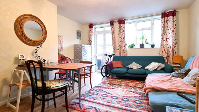 2 Bedroom Maisonette To Rent In Jasmin House, SE4