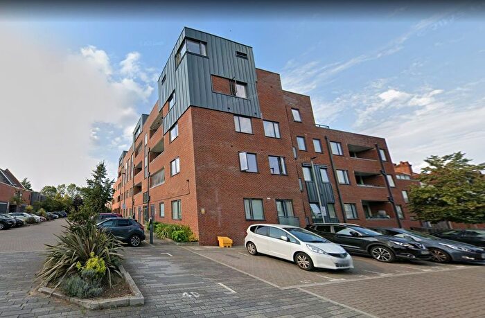 2 Bedroom Flat To Rent In Lowry Court, Harrow, Greater London, HA3