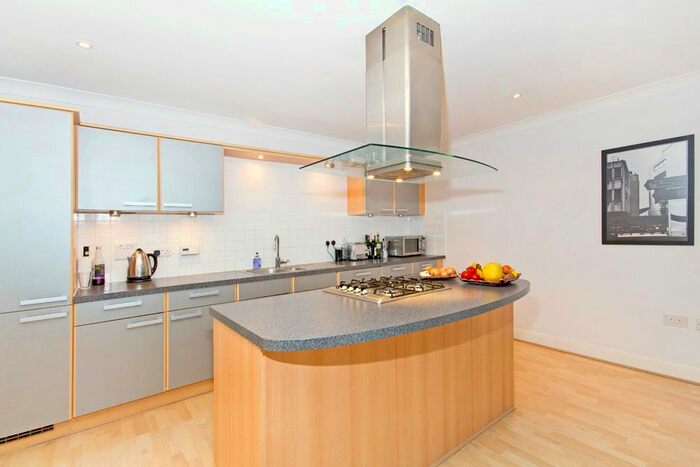 2 Bedroom Flat To Rent In Espirit House, Keswick Road, Putney, SW15