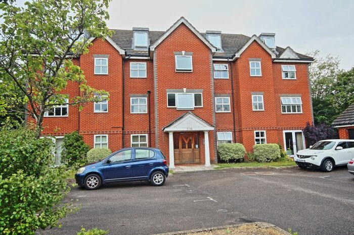 2 Bedroom Flat To Rent In Vale Farm Road, Horsell, Woking, GU21