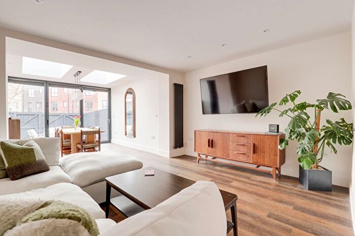 4 Bedroom Terraced House For Sale In Navigation Street, Nottingham, NG2