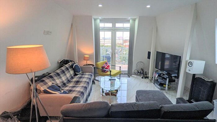 3 Bedroom Apartment To Rent In Peckham Park Road, London, SE15
