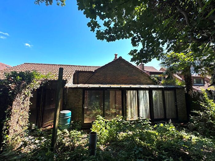 3 Bedroom Bungalow For Sale In Throopside Avenue, Bournemouth, Dorset, BH9