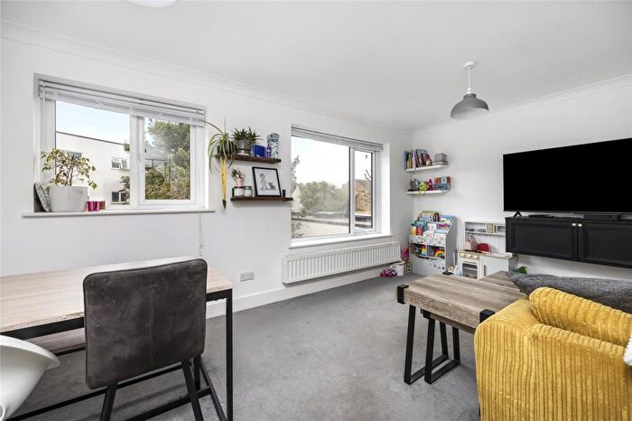 2 Bedroom Flat For Sale In Swanborough Court, New Road, Shoreham-by-sea, West Sussex, BN43