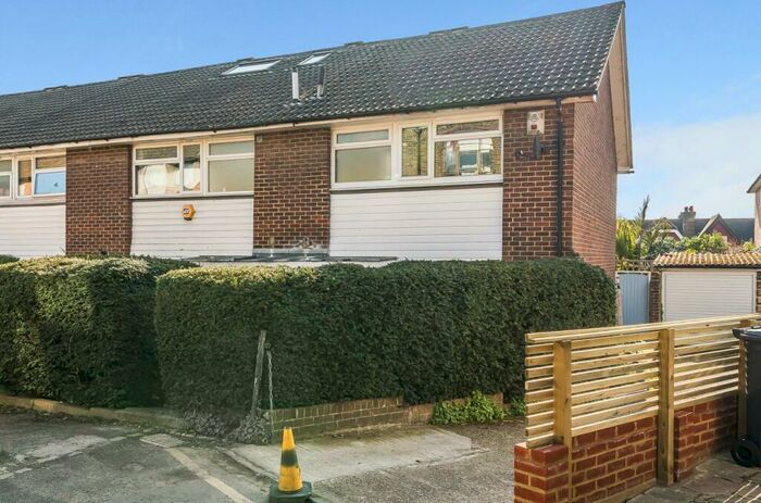 3 Bedroom End Of Terrace House To Rent In Haynes Lane London, SE19