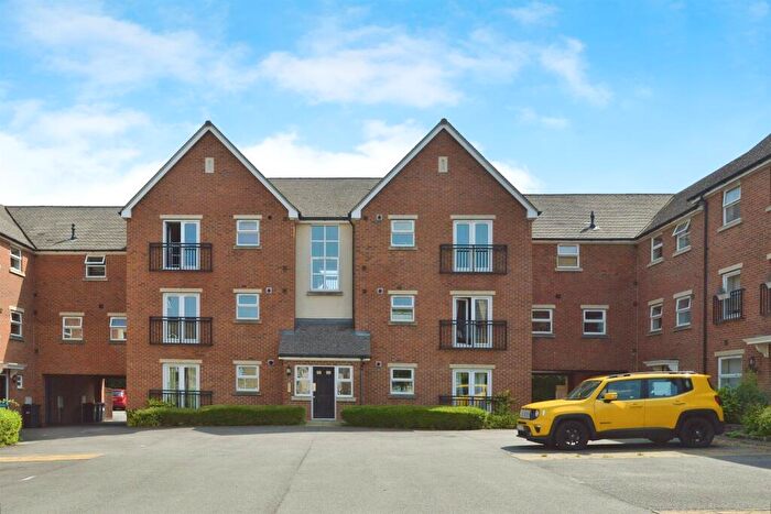 2 Bedroom Flat For Sale In Harlow Crescent, Oxley Park, Milton Keynes, MK4