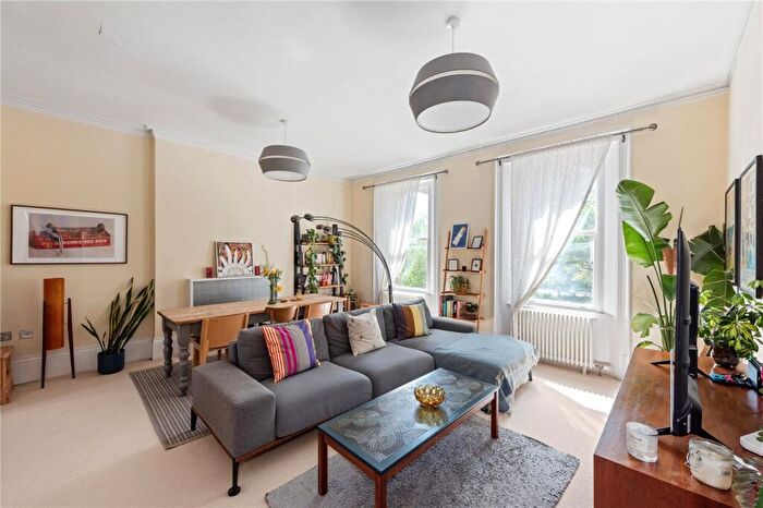 2 Bedroom Apartment To Rent In Oakley Crescent, London, EC1V