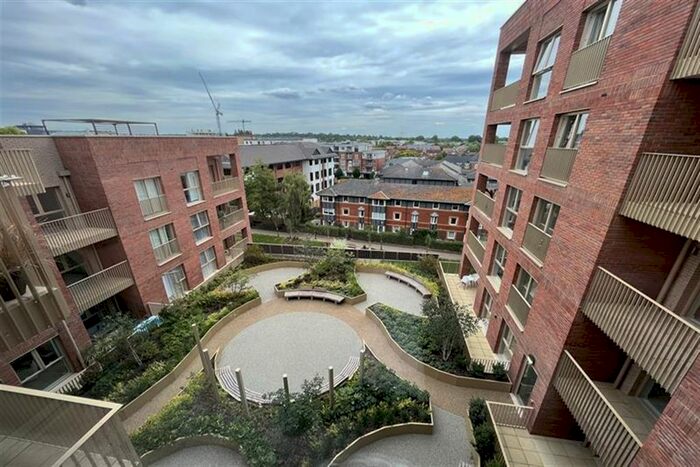 2 Bedroom Flat To Rent In Watermark, Maidenhead, SL6
