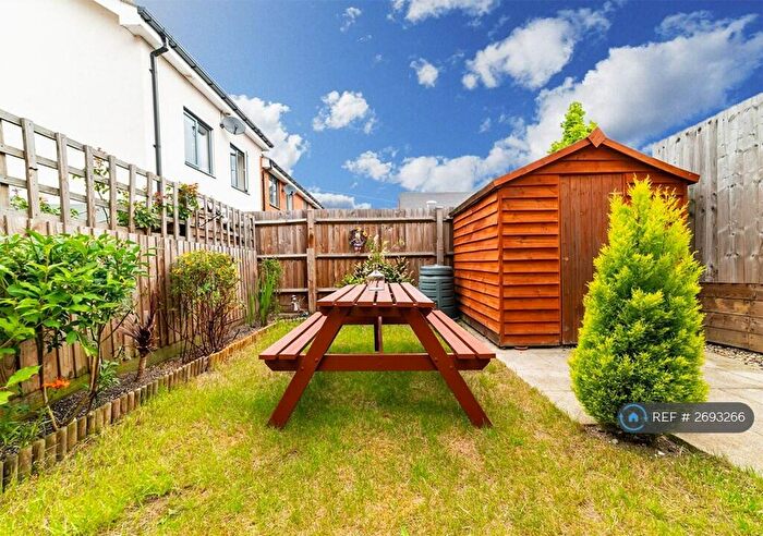 3 Bedroom Terraced House To Rent In Puffin Way, Reading, RG2