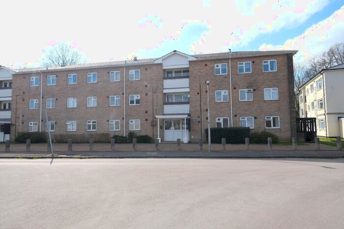 2 Bedroom Flat To Rent In Africa Drive, Southampton, SO40