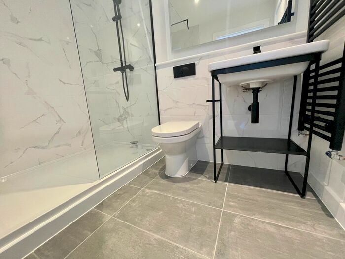 Studio To Rent In Alma Street, Luton, LU1