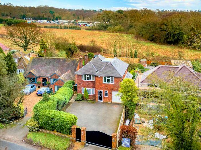 4 Bedroom Detached House For Sale In Wexham Street, Slough, SL3