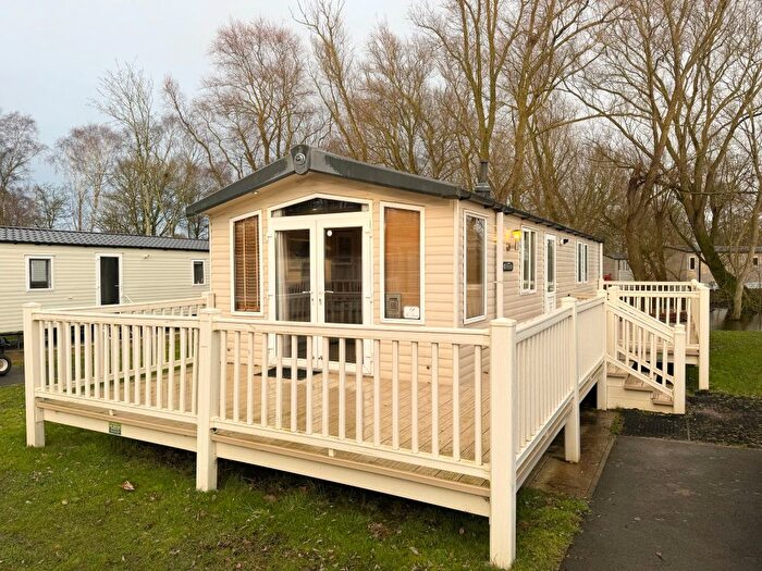 2 Bedroom Park Home For Sale In Sleaford Road, Tattershall, Lincoln, LN4