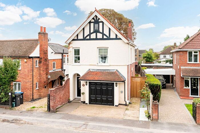 4 Bedroom Detached House For Sale In Bridge Road, Chertsey, KT16