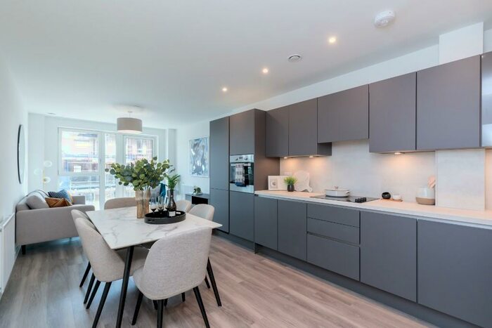 3 Bedroom Apartment To Rent In Thunderer Street, London, E13