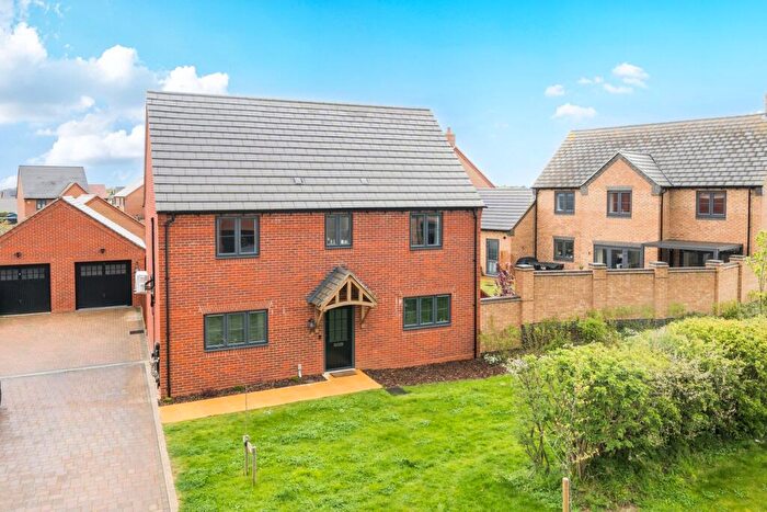 4 Bedroom Detached House For Sale In Haycock Gardens, Clifton, Shefford, SG17