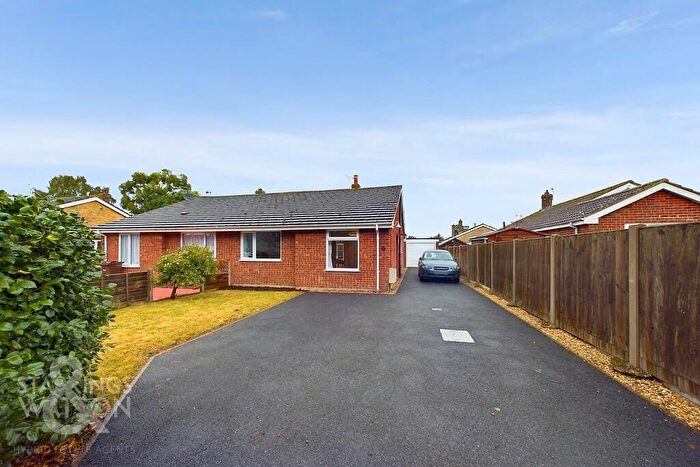 2 Bedroom Semi-Detached Bungalow For Sale In Post Office Road, Lingwood, Norwich, NR13