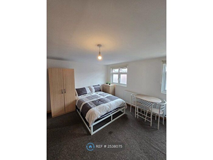 Studio To Rent In Norfolk Avenue, London, N13