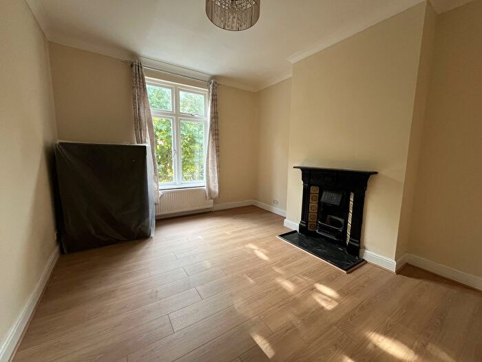 1 Bedroom Flat To Rent In Mount View Road, London, N4