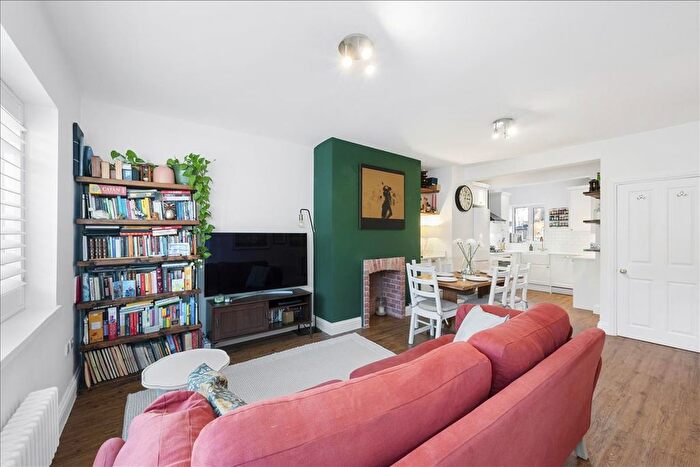 3 Bedroom Flat For Sale In Colwith Road, Hammersmith, London, W6