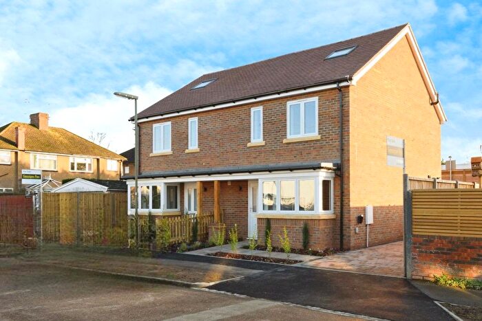 3 Bedroom Semi Detached House For Sale In Wimborne Avenue, Redhill, Surrey, RH1