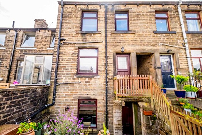 3 Bedroom Terraced House For Sale In Wessenden Head Road, Holmfirth, HD9